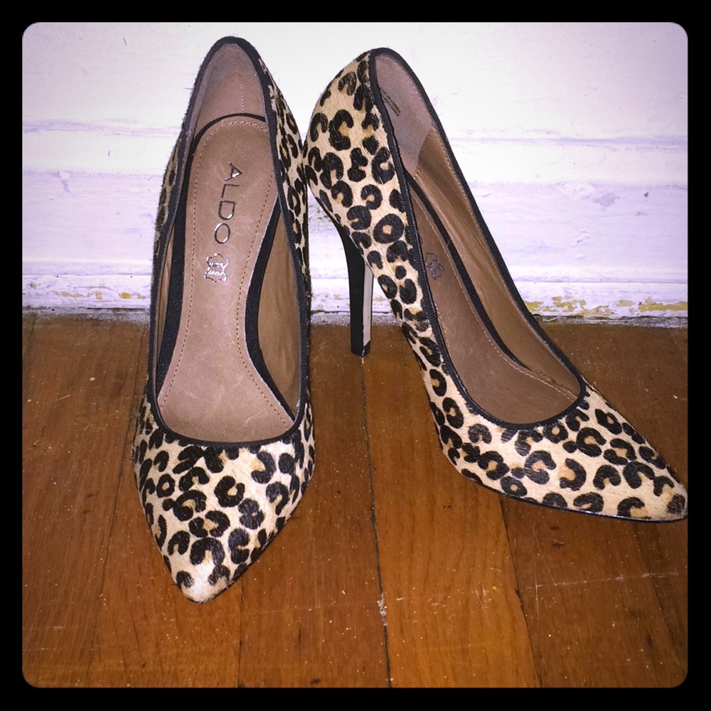 Leopard print pumps